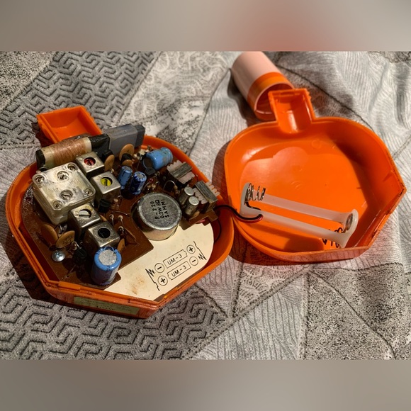 1979 Vintage Avon sunscreen radio - major retro Barbie core vibes! - Picture 10 of 17